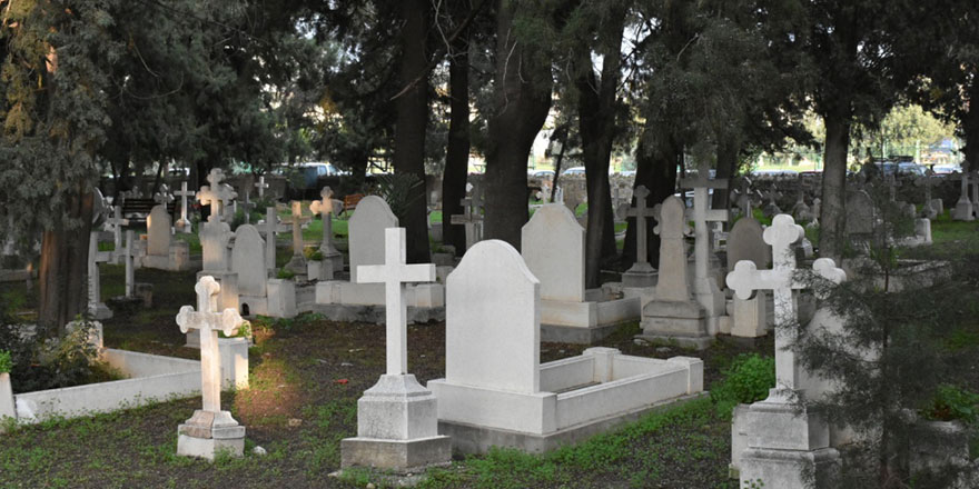 Girne Belediyesi İngiliz Mezarlığını Düzenledi