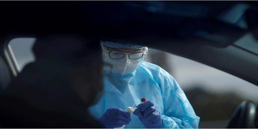 Mutasyona uğrayan Covid-19 bir ülkeye daha sıçradı