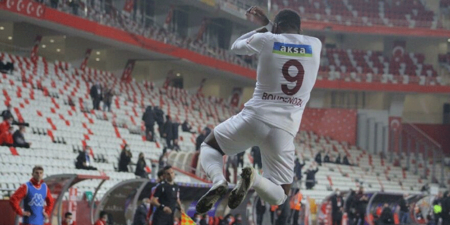 Aaron Boupendza’dan tarihe geçen performans