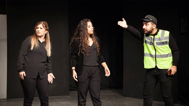 Karatahta oyununun Çarşamba günkü geliri “Theatre 28”e bağışlanacak