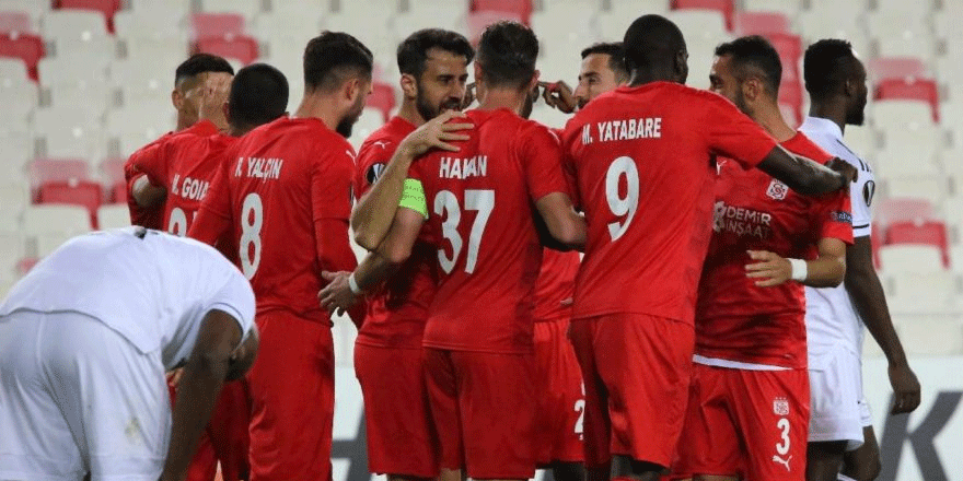 Sivasspor Adana Demirspor’u uzatmalarda eledi