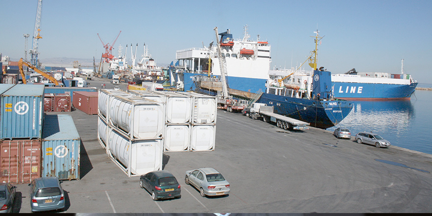 Tır'ın içinde 11 mülteci bulundu