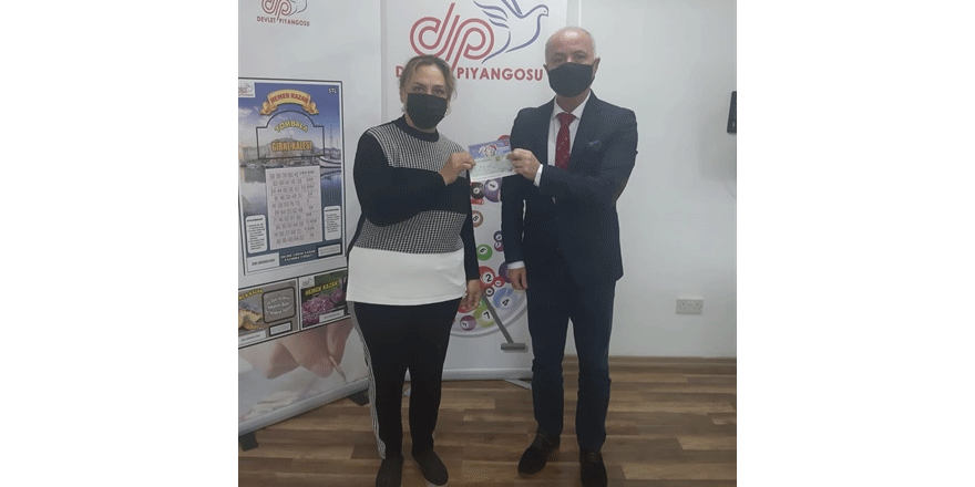 Devlet piyangosu talihlisi 400 bin TL’lik çekini teslim aldı
