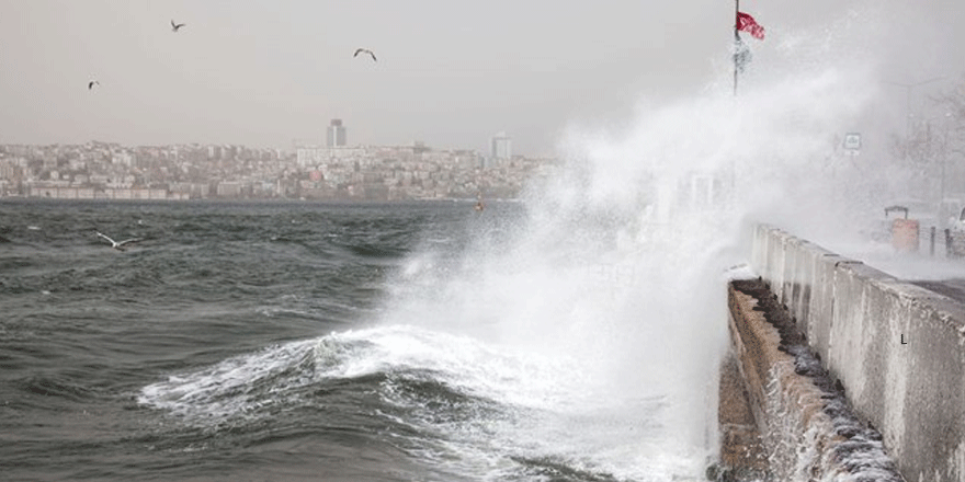 İstanbul’da deniz ulaşımına fırtına engeli