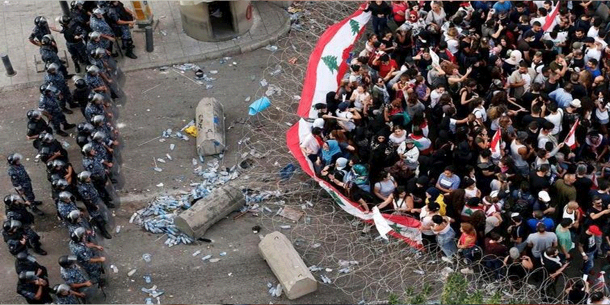 Lübnan’da corona protestolarının şiddeti artıyor