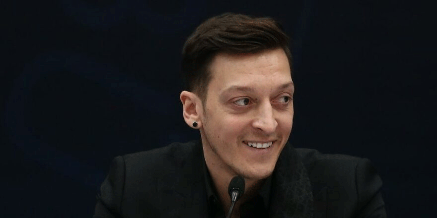 Gelsenkirchen’de Mesut Özil sevinci