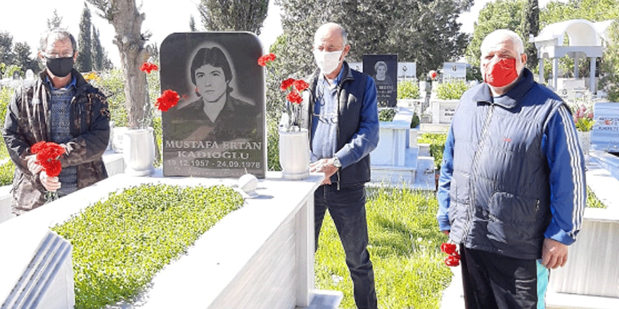 Demokrasi Şehitleri mezarları başında anıldılar