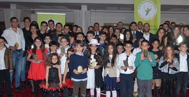 Tenisciler ödüllerini aldı