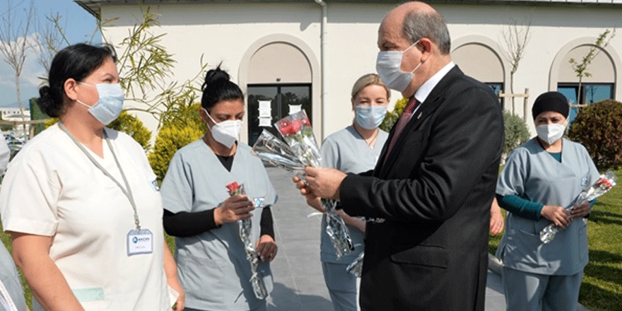 Cumhurbaşkanı Tatar’dan kadın sağlık çalışanlarına ziyaret
