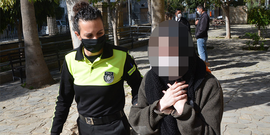 Kan vererek para karşılığı öğrenci izni çıkardı!