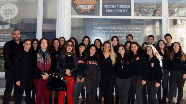 BEAL öğrencilerinden LTB Paylaşım Mutfağı’na 25 koli kuru gıda yardımı