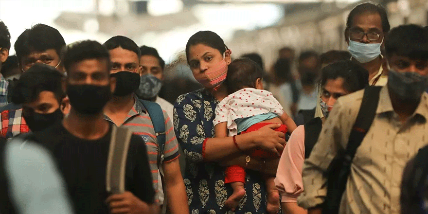 Hindistan'da günlük Kovid-19 vaka sayısı ilk defa 100 bini aştı