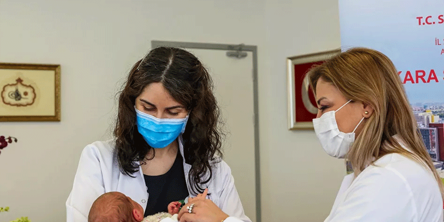 Türkiye’de bir ilk: Annesi hamileyken aşılanan bebek antikorlu doğdu