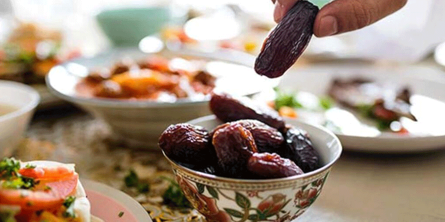 İftarda nasıl yiyecekler tüketmeliyiz?