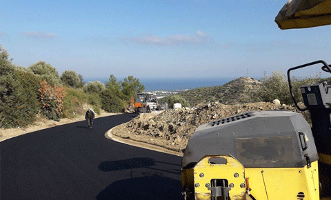 Karmi’de asfalt çalışması gerçekleştiriliyor