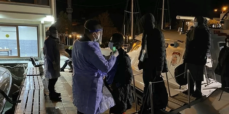 Çanakkale açıklarında 101 düzensiz göçmen kurtarıldı