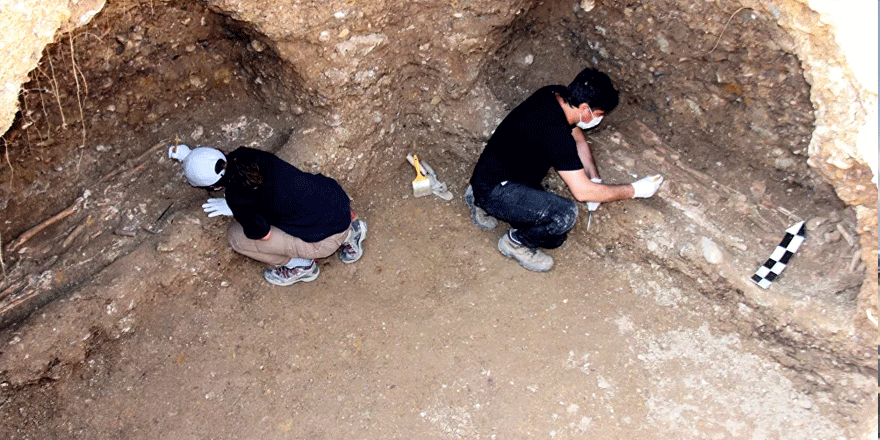 Adıyaman'da  7 iskeletli 1500 yıllık mezar odası ortaya çıktı