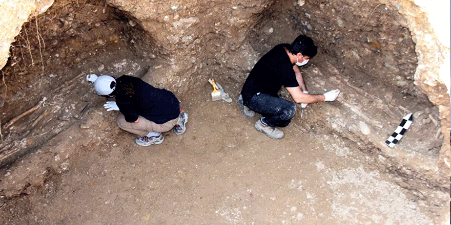 Adıyaman'da 7 iskeletli 1500 yıllık mezar odası ortaya çıktı