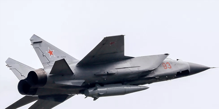 Rus MiG-31 uçağı, Pasifik Okyanusu’nda ABD’nin keşif uçağının sınıra girmesini engelledi