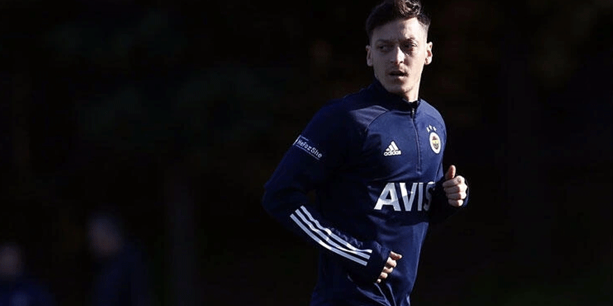 Fenerbahçe'de Mesut Özil Alanyaspor maçı kadrosuna dahil edildi