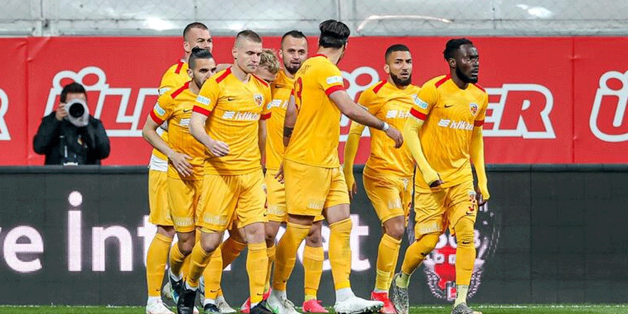 Süper Lig'de kritik akşam! Hem şampiyonluk yarışı hem de düşme hattı yanıyor