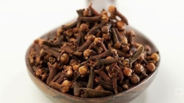 Kellikten akneye sinüzitten yorgunluğa karanfil kürleri nasıl yapılır