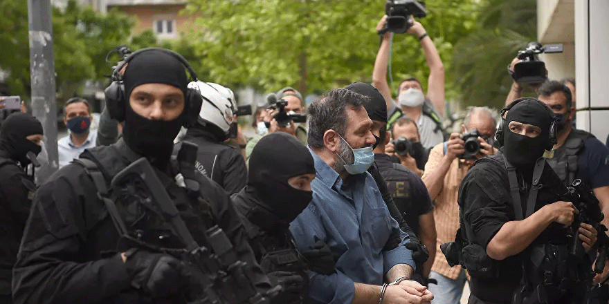 Brüksel'de tutuklanan ırkçı Yunan vekil Atina'ya getirildi