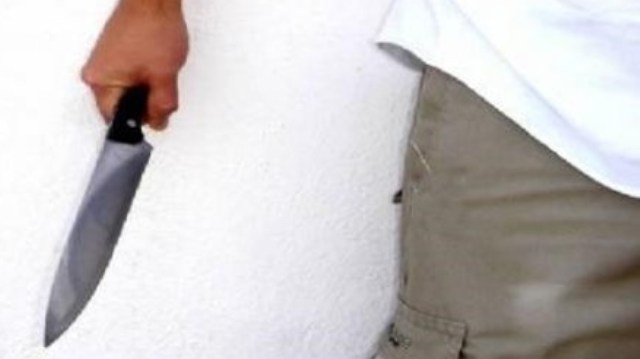 Eşini 10 yerinden bıçaklayıp ambulans çağırdı