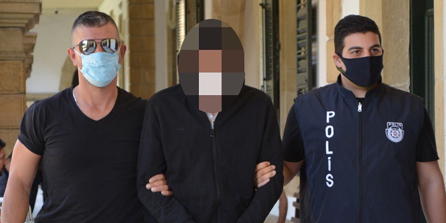 Arabanın içinde kız kardeşine tecavüz etti