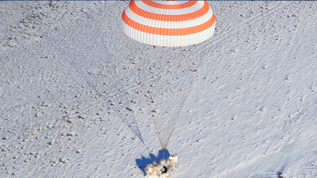 Soyuz'la dünyaya geri döndüler