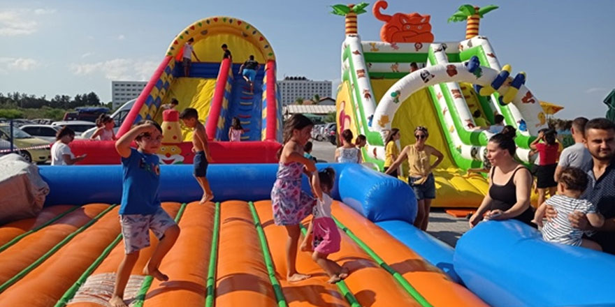Yeniboğaziçi belediyesi halk plajı’nda çocuk şenliği düzenlendi