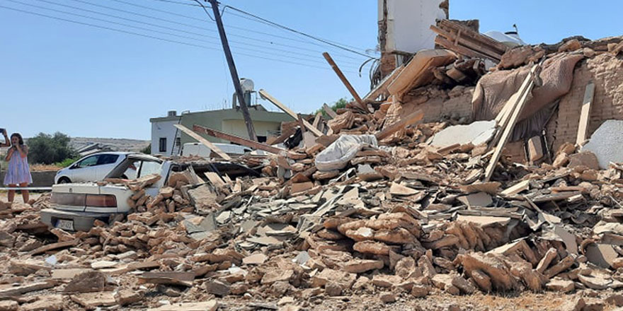 Ev çöktü, bir ölü, 2 yaralı!