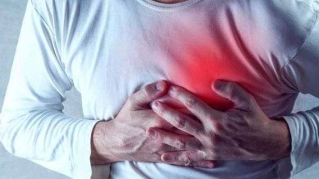 Şiddetlenen göğüs ağrısında "20 dakika" uyarısı