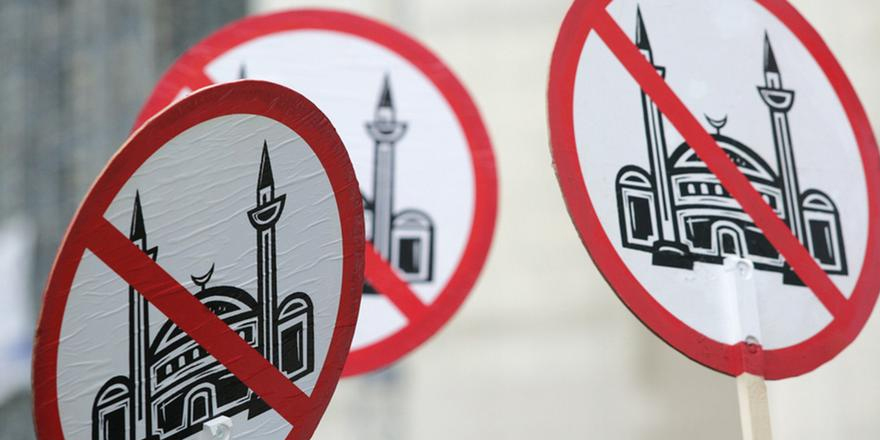 Avrupalı Müslümanlar: İnternet üzerindeki nefret sokaktaki saldırı kadar tehlikeli