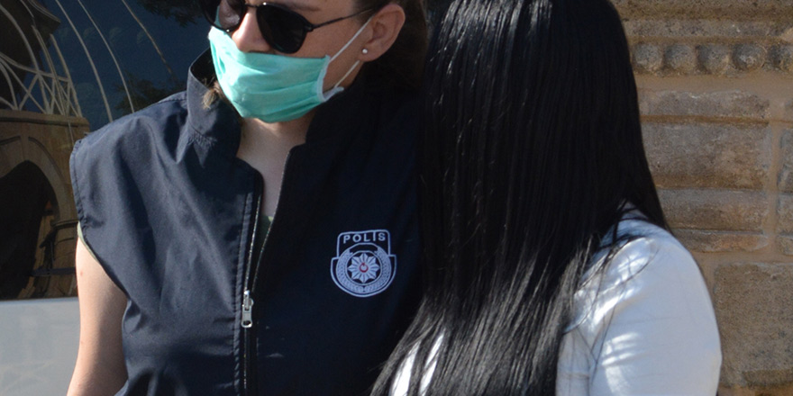 903 bin 392 TL'yi sirkat etti