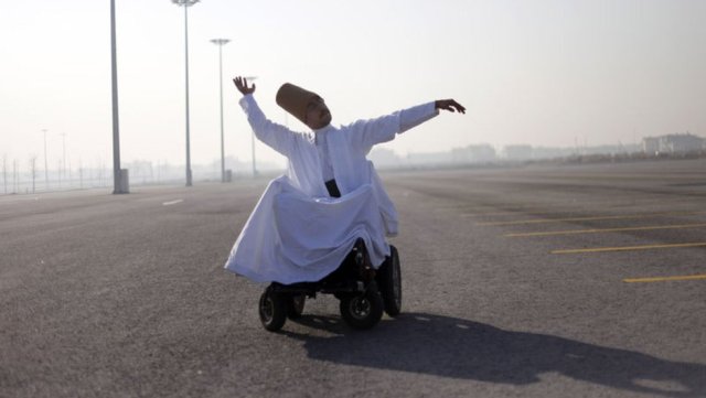 Engeline rağmen sema tutkusundan vazgeçmedi