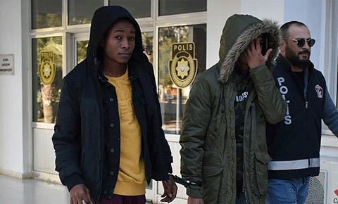 Kitap yerine uyuşturucu çıktı