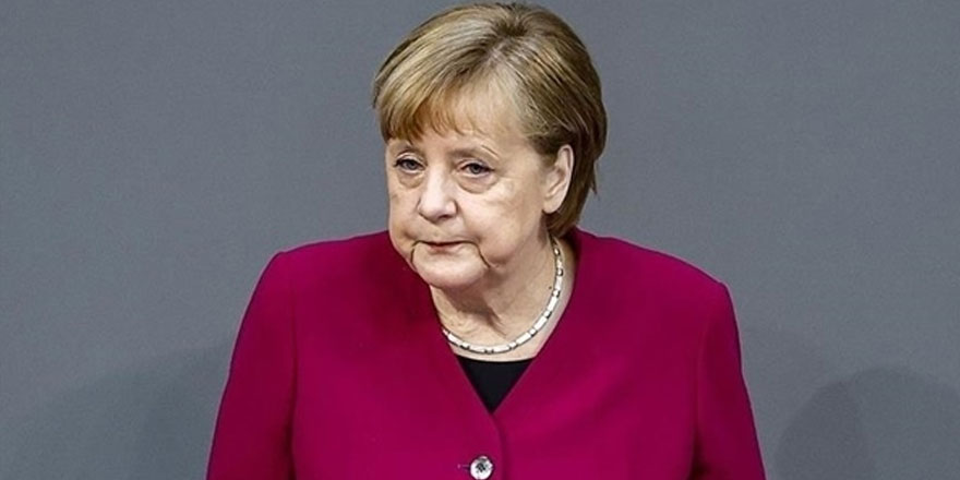 Merkel: "Afganistan'da yaşananlar son derece acı bir gelişme"