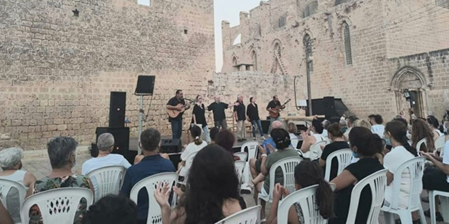 “Delirenler” mağusa’da izleyiciyle buluştu