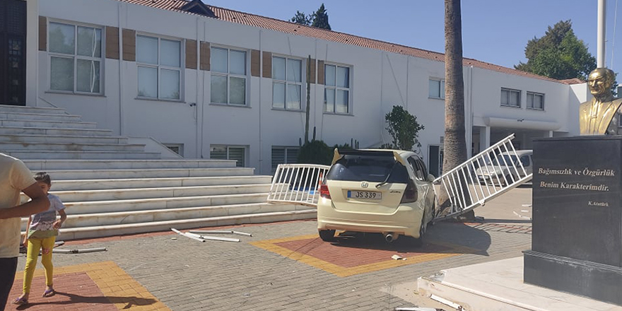 Arabayla Meclis’in içine girdi!