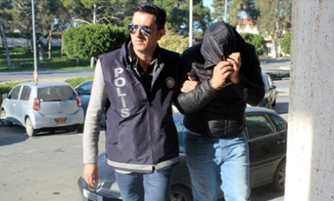 Kadın tuvaletine girip gizlice video çekti