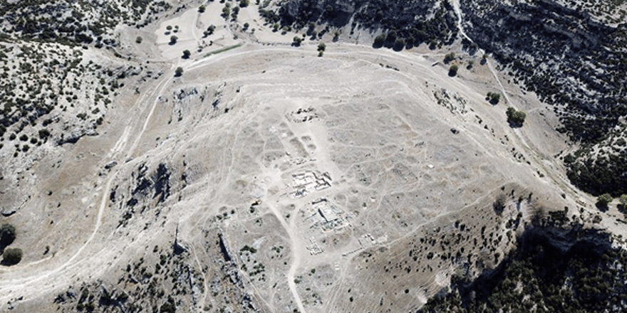 1800 yıllık 400 kaya mezarı tespit edildi