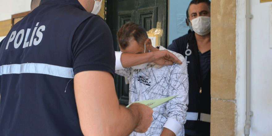 Evinde uyuşturucu satıyordu!