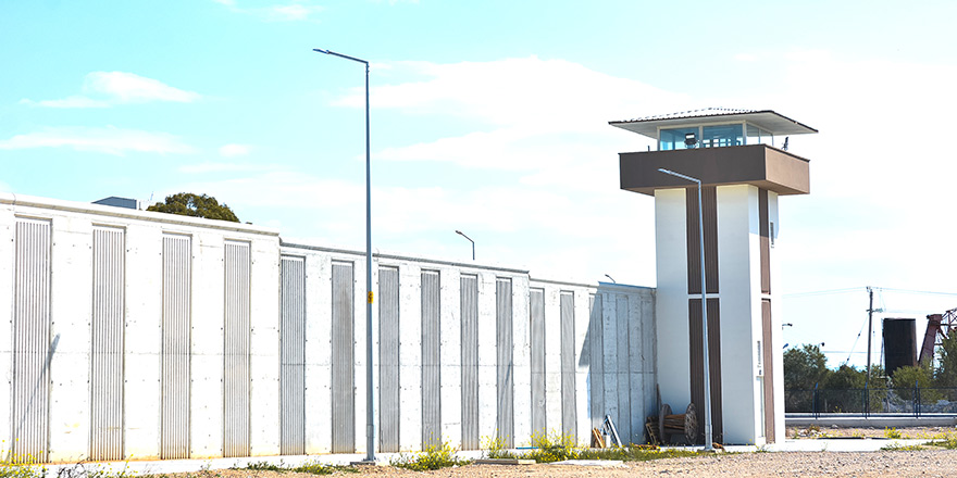 Cezaevine uyuşturucu sokmaya çalıştılar