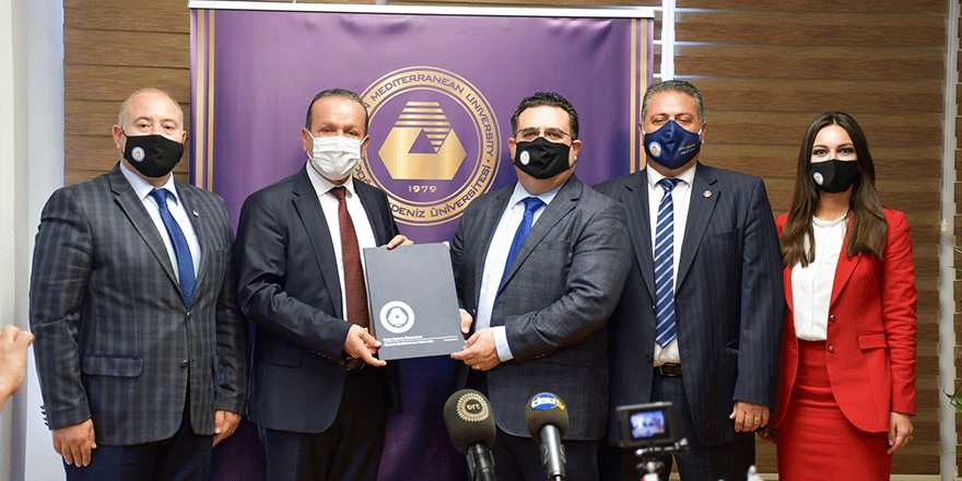 DAÜ, Raif Denktaş anıt mezar ve müzesi’nin  çevre düzenleme projesini yapacak