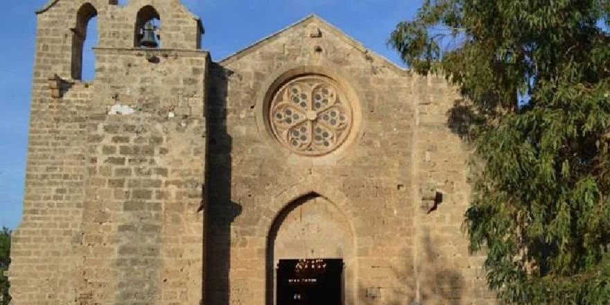 Mağusa Suriçi'ndeki “Agios Georgios Eksorinos” kilisesinde ayin