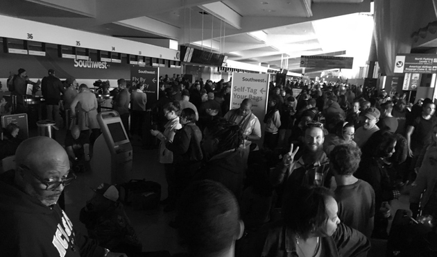 Dünyanın en yoğun havalimanındaki elektrik kesintisi ABD'yi felç etti