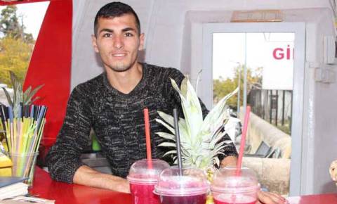 Hem tanıtıyor hem kazanıyor