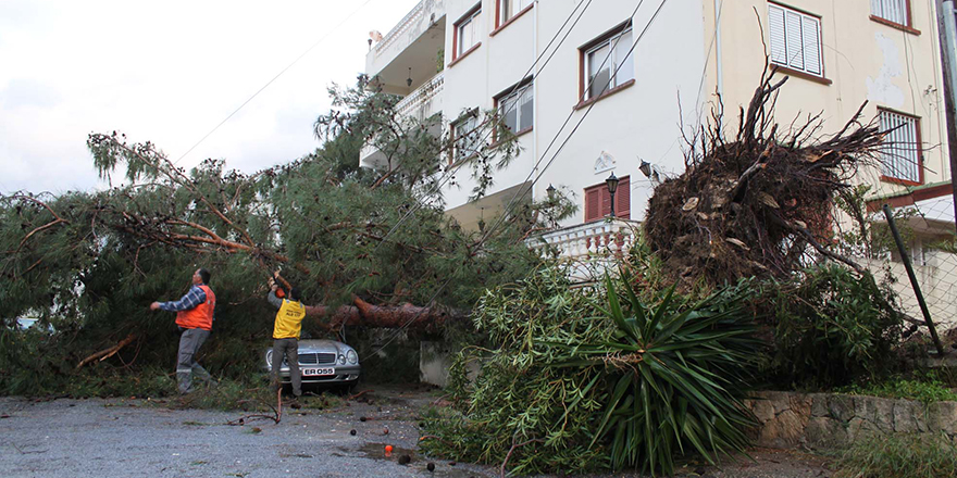 7’si fırtınanın etkisiyle 11 yangın çıktı