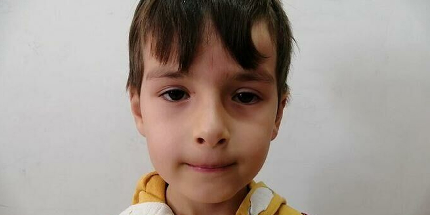 Telefondan video izlediği esnada soluk borusuna kraker kaçan çocuk hayatını kaybetti